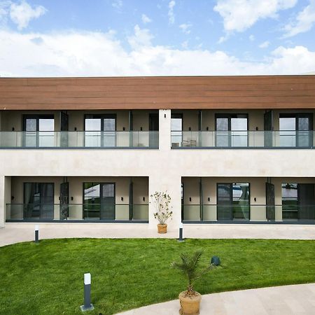 Belinda Hotel Mamaia Adults Only Exterior photo